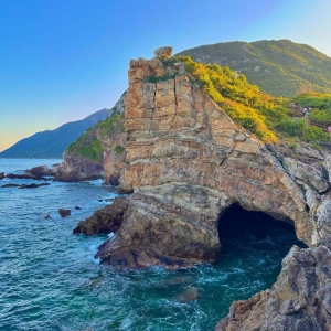 Shenzhen’s Best Coastal Escapes: Cliffside Trails & Glass-Clear Bays