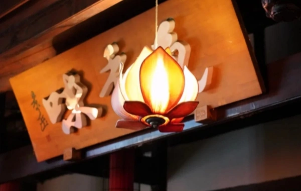 Strolling Through the Illuminated Charm of Jinli Ancient Street