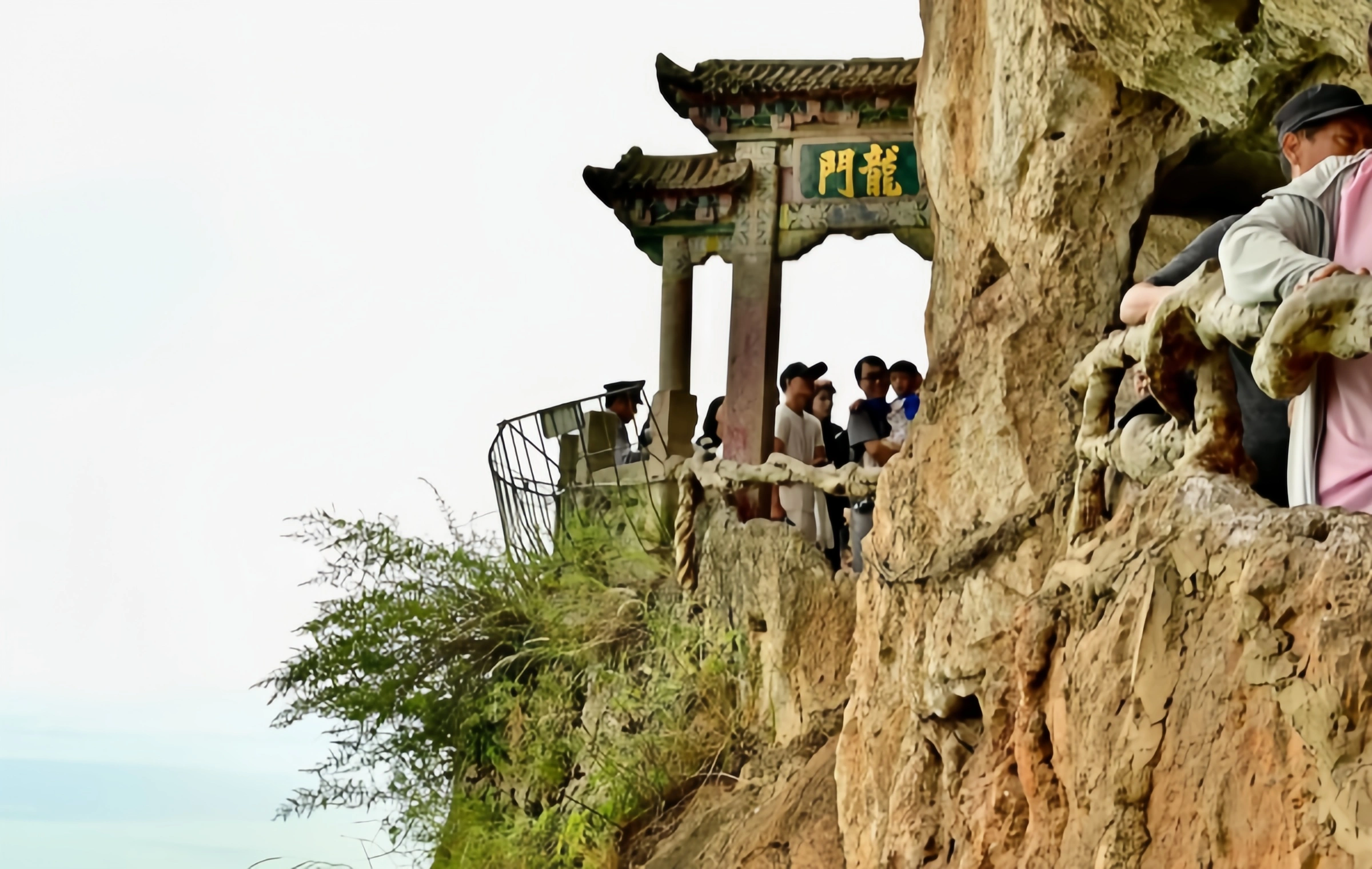 Xishan Longmen: A Stone Carving Miracle Hanging Above Dianchi Lake and the Dream of the Top Scholar-3