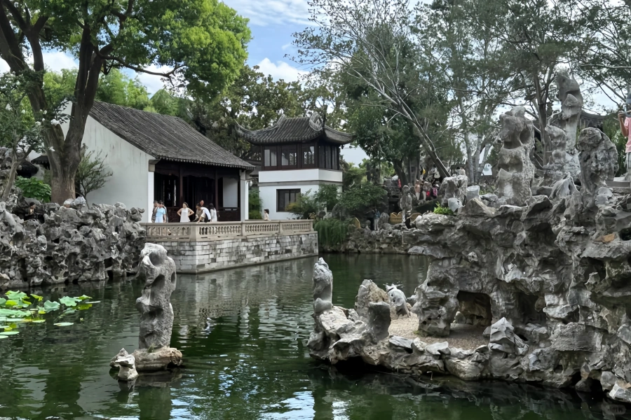 ライオン・グローブ・ガーデン:人工岩場のクライミング可能な迷路-3