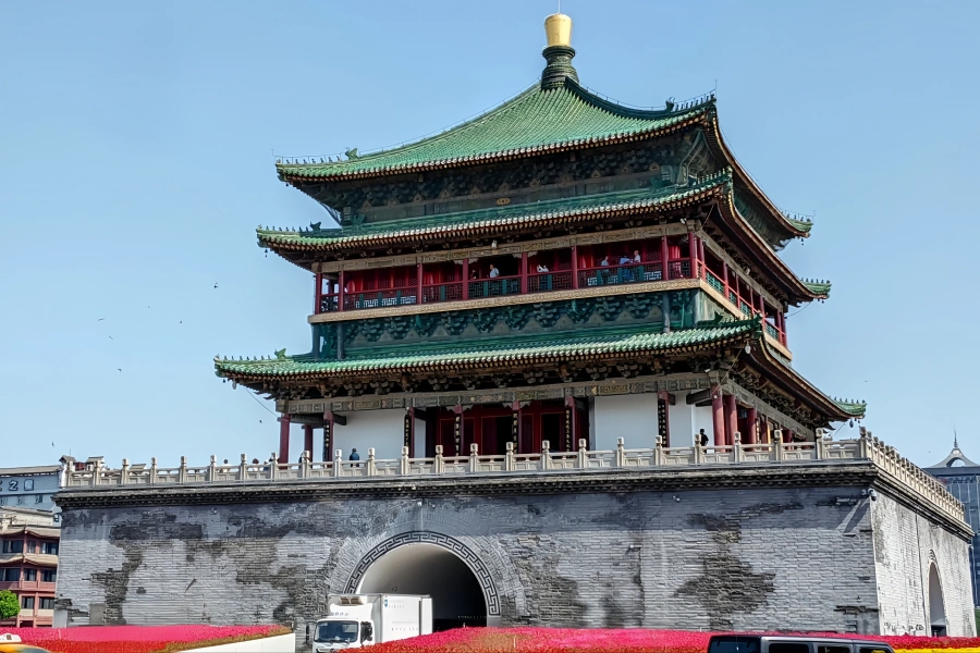 ベル・タワー:モーニング・ベル・リンギングとイブニング・ドラムから都市のパルスまで、タイム・メモリによる旅