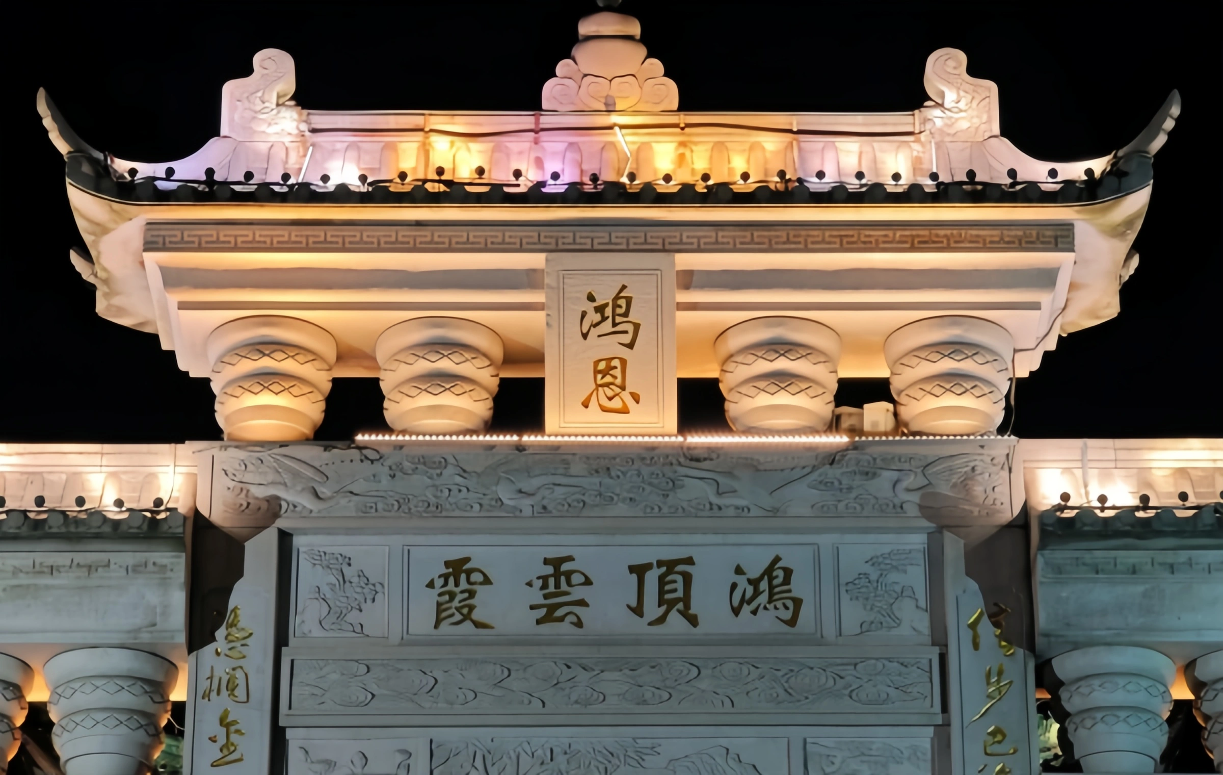 Chongqing Hongen Temple: A Qionglou Observation Deck Suspended at the Top of the Urban Forest-3