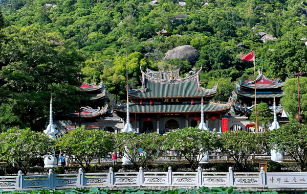 Templo Nanputuo: Un Retiro como el Zen en medio de mil años de canto budista