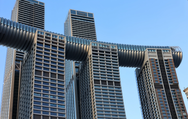 Raffles City Cloud Swing:A Magical Heart-Pounding Journey 250 Meters Above the Ground