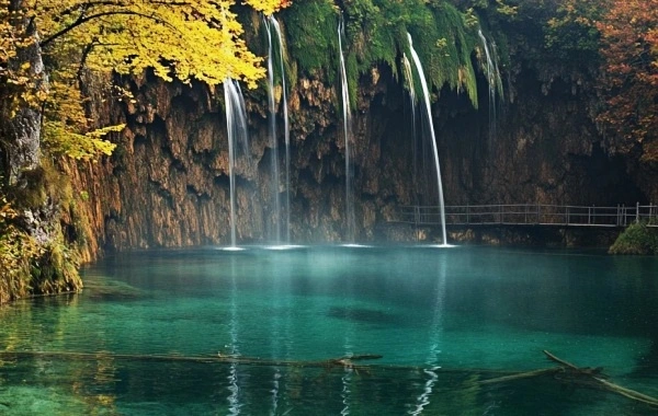 Baofeng Lake:A Journey to a