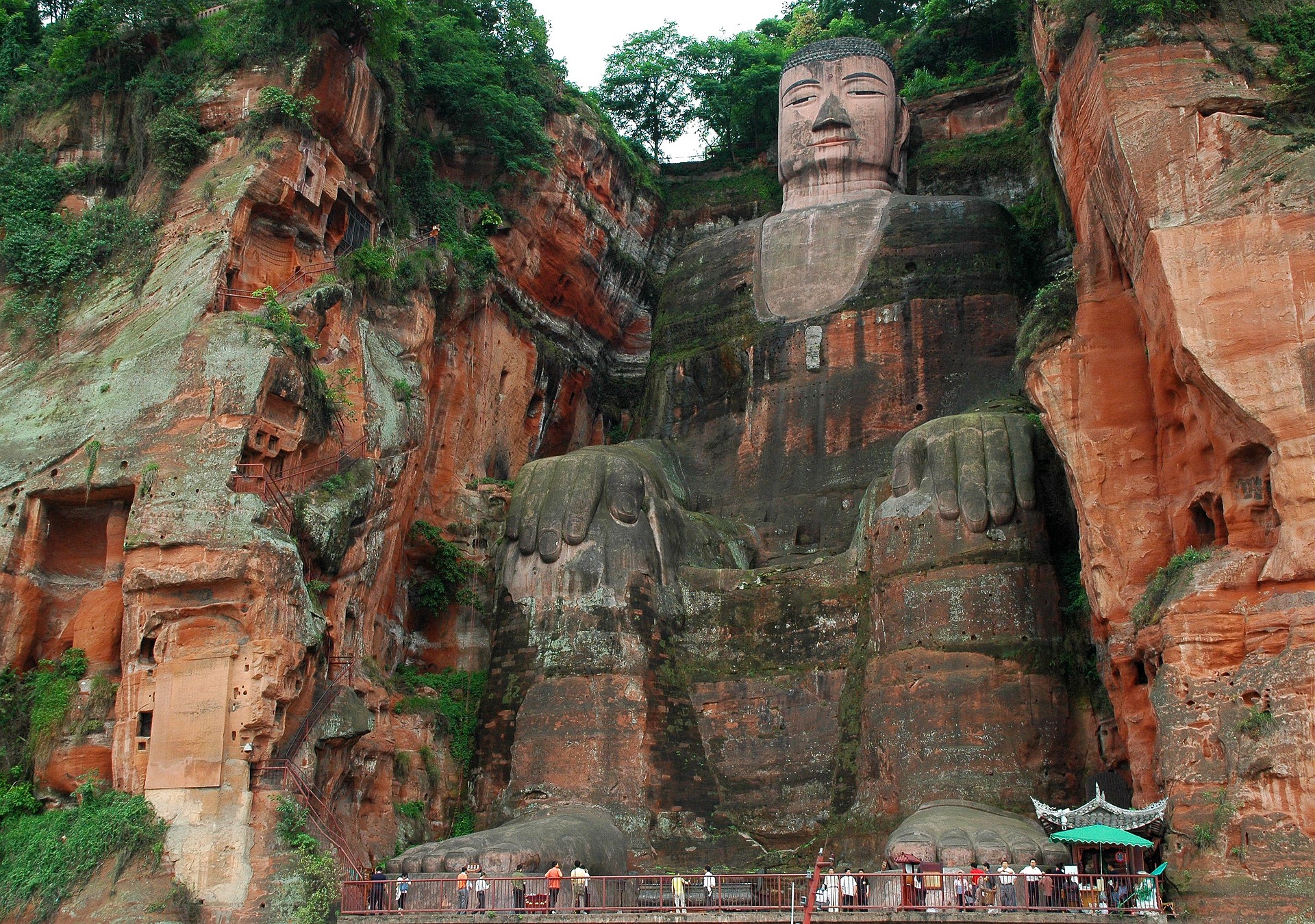 1日目: 成都Leshan-Emeishan