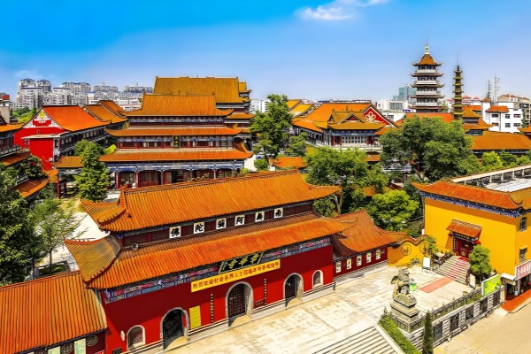معبد زانغوا: A Buddhist Sanctuary Amidst a Thousand Years of Chu Culture